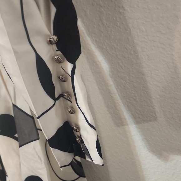 Love Me Queen Black and White Trench Coat - Picture 5 of 13